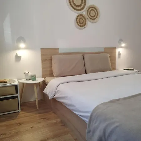 Station 1 Bed