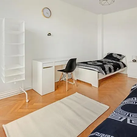 2 Bedroom Midi Apartment *