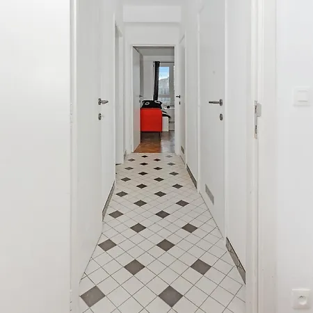 2 Bedroom Midi