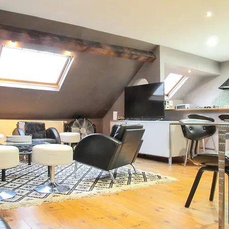 Spacious With View In 100 M² + Terrace شقة *
