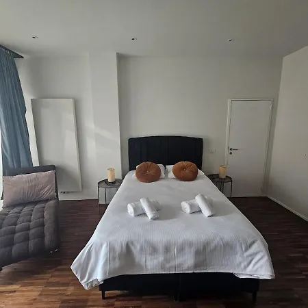 Villa Velvet House *