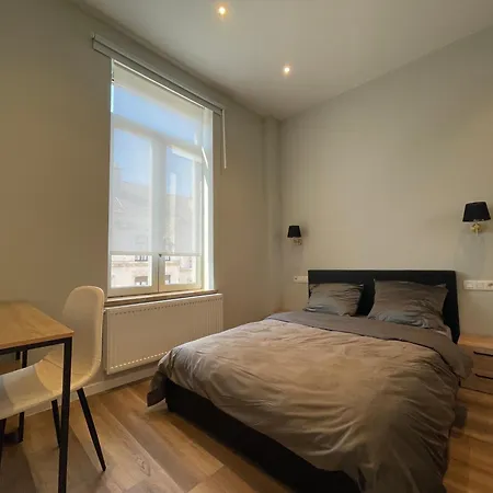 Midi Station Apartment