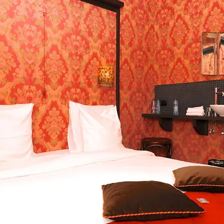Latroupe Le Berger Hotel 3*