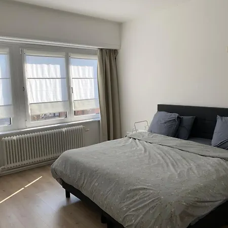 Belle Etage A Stockel With Charming Patio Apartamento