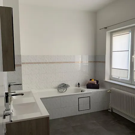 Belle Etage A Stockel With Charming Patio Bruselas