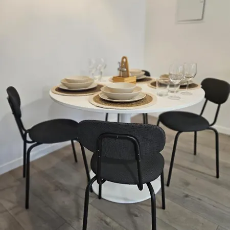 דירה With Terrace 2