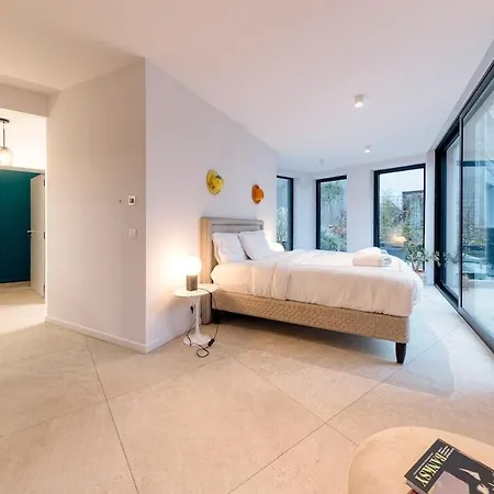 Town House 4 Bedrooms וילה *