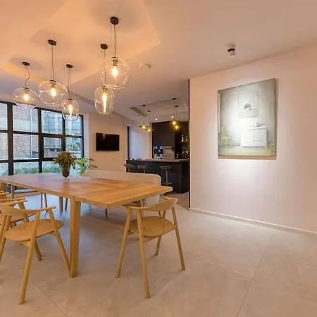 Town House 4 Bedrooms * ブリュッセル