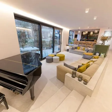 וילה Town House 4 Bedrooms בריסל