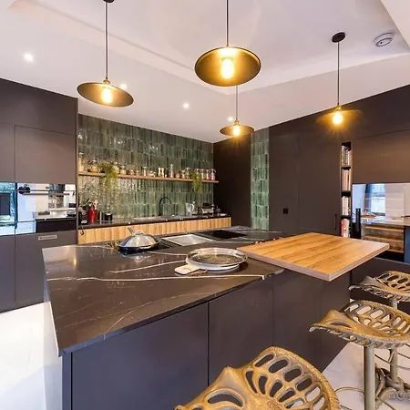 Town House 4 Bedrooms ブリュッセル