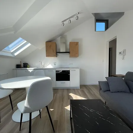 Apartment Midi Station 3 *