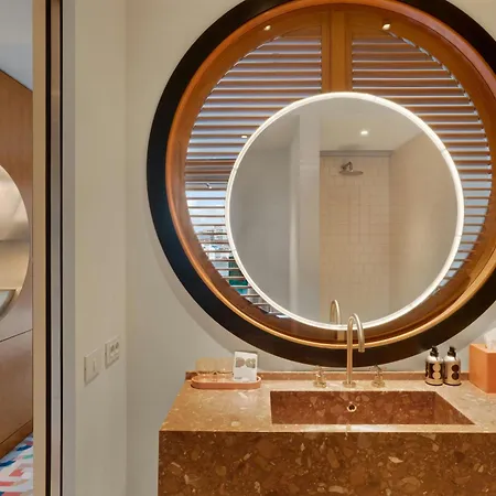 The Standard, 5*
