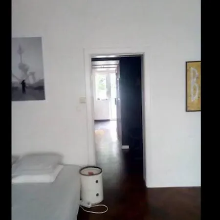 Pied A Terre Au Chatelain, 100 M Avenue Louise Apartment