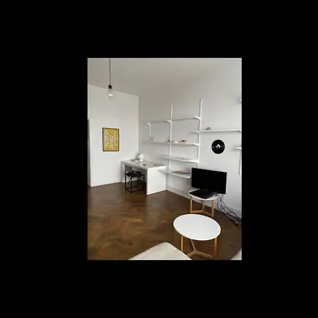 Pied A Terre Au Chatelain, 100 M Avenue Louise Brussels