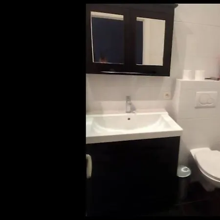 Apartment Pied A Terre Au Chatelain, 100 M Avenue Louise *