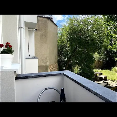 Pied A Terre Au Chatelain, 100 M Avenue Louise Apartment