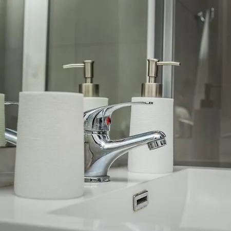 Spacious And Chic 1br - Separate Kitchen & Washer * Bruxelas