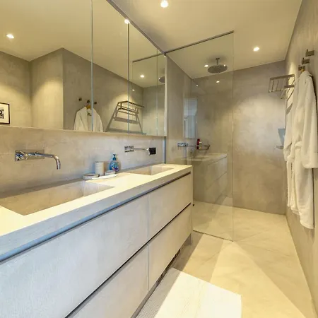 Triplex Penthouse In Centre بروكسل