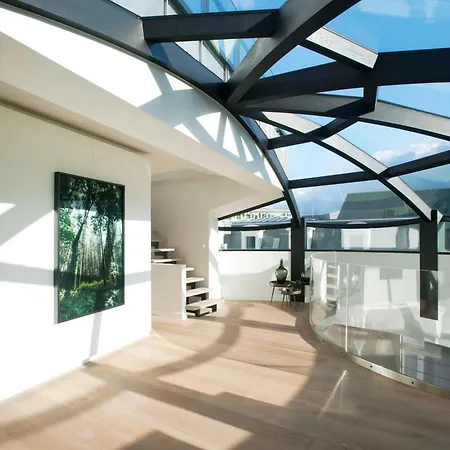 Triplex Penthouse In Centre شقة *