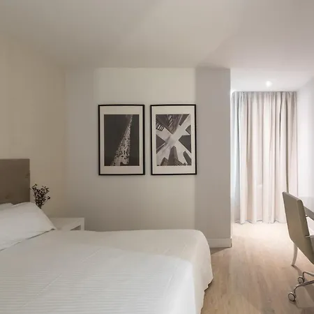 Catalonia Grand Place 4*