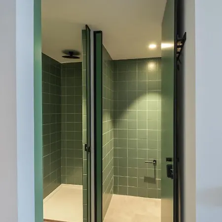 Отель Catalonia Grand Place 4*