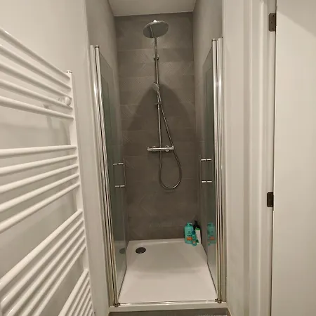 Cosy 2 Bedroom With Private Garden