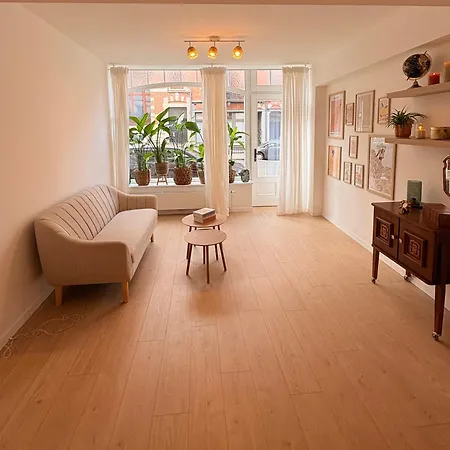 Guest house Spacious With Private Bathroom