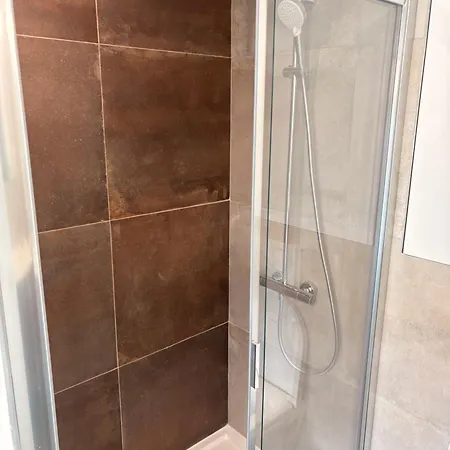 Maison d'hôtes Spacious With Private Bathroom