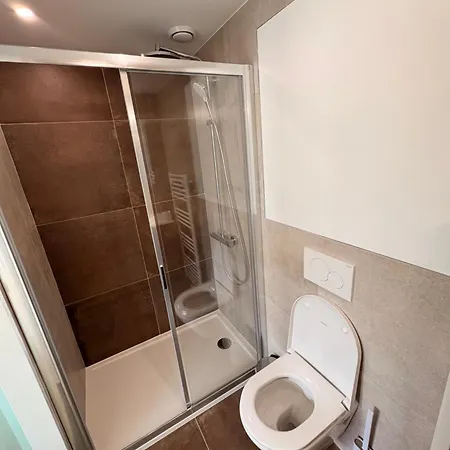 Spacious With Private Bathroom Maison d'hôtes Woluwe-Saint-Pierre
