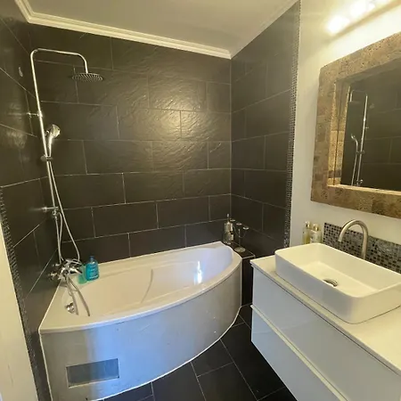 Le Flagey Green Place Apartment