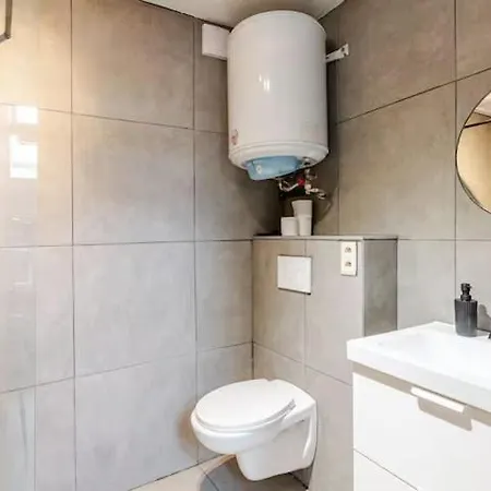 Апартаменты Elegant In Chatelain Ixelles