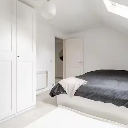 Апартаменты Elegant In Chatelain Ixelles