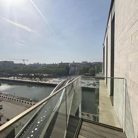 Apartment Splendid Penthouse In Center With Water View Brüssel