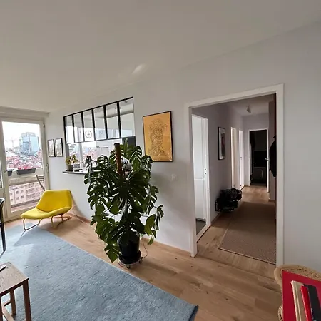 Centrally Located And Bright Home With A View *
