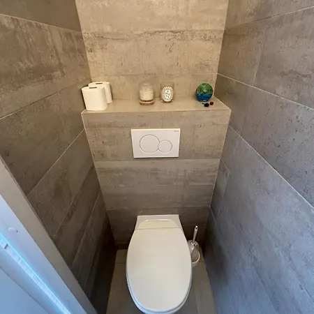 Centrally Located And Bright Home With A View * Brussels