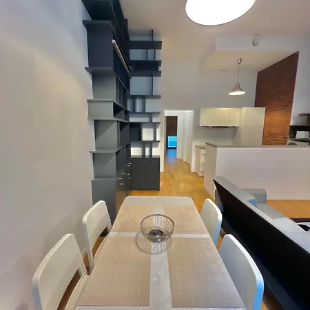 Center Apartment *