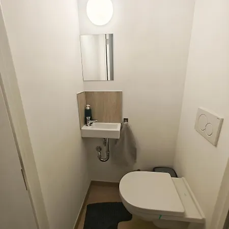 Cosy 2 Bedroom With Private Garden