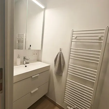 Cosy 2 Bedroom With Private Garden Apartment