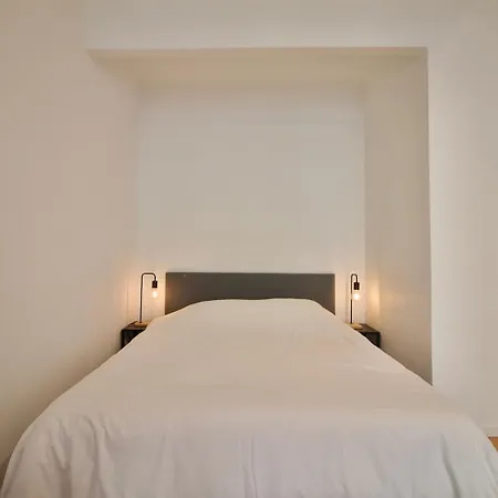 Very & Large Studio-plasky Apartment