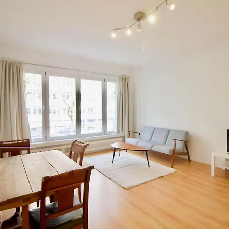 Very & Large Studio-plasky Apartment