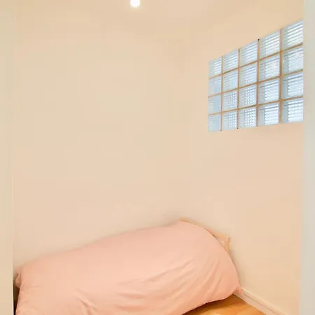 Very & Large Studio-plasky *