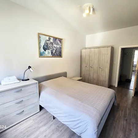 Splendid 2 Bedroom In Etterbeek Брюссель