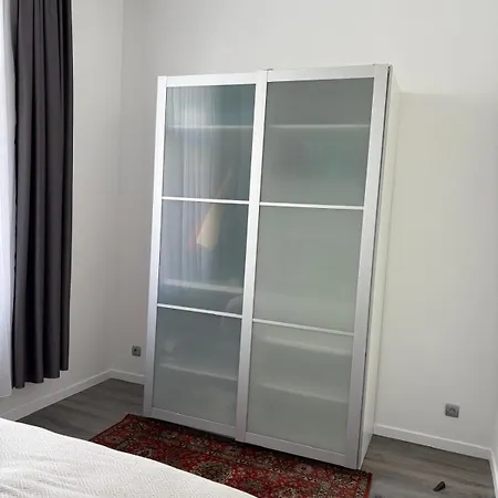 Modern 1 Bedroom With Ac & Sofa Bed דירה בריסל
