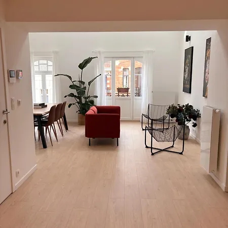 Bright And Minimalist Private Bedroom Montgomery Area *