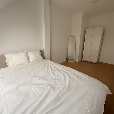 Bright And Minimalist Private Bedroom Montgomery Area Bruxelles