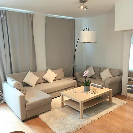 Beautiful 2 Bedroom In Place Flagey Bxl דירה בריסל