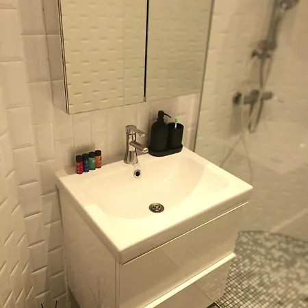 Beautiful 2 Bedroom In Place Flagey Bxl * בריסל