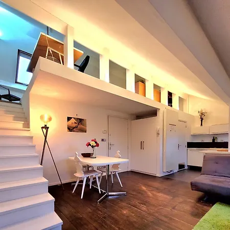 Cosy Flat, Location