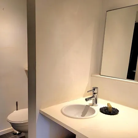 Cosy Flat, Location