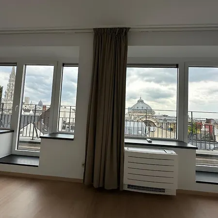 Unique 2 Bd Apartment - Grand Place View *